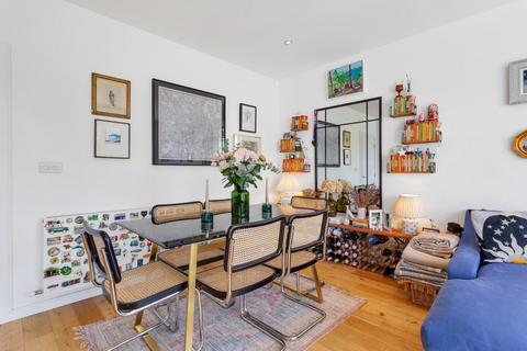 2 bedroom flat for sale, Murrain Road, London, N4