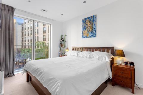2 bedroom flat for sale, Murrain Road, London, N4