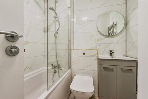 1 bedroom ground floor flat for sale, Longbridge Road, Horley