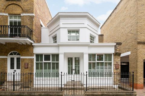 undefined, Borough Road, London SE1