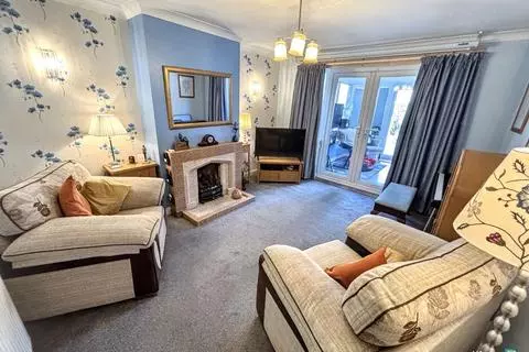 3 bedroom semi-detached house for sale - View 2