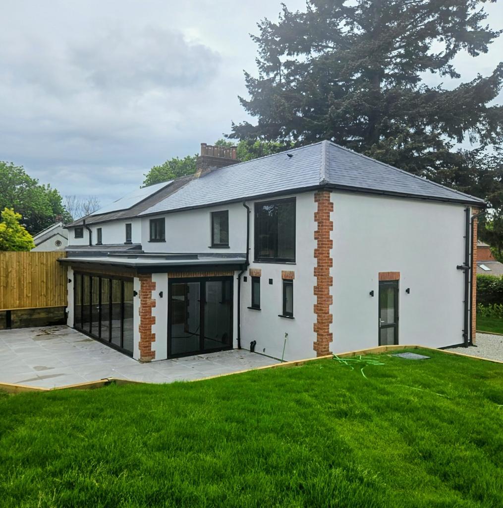 Detached house exterior, driveway, garage