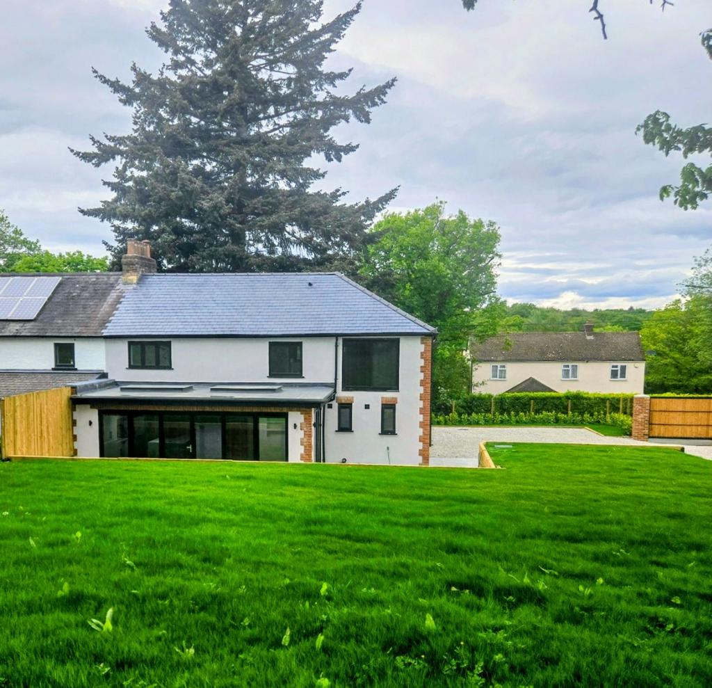 Detached house exterior, garage
