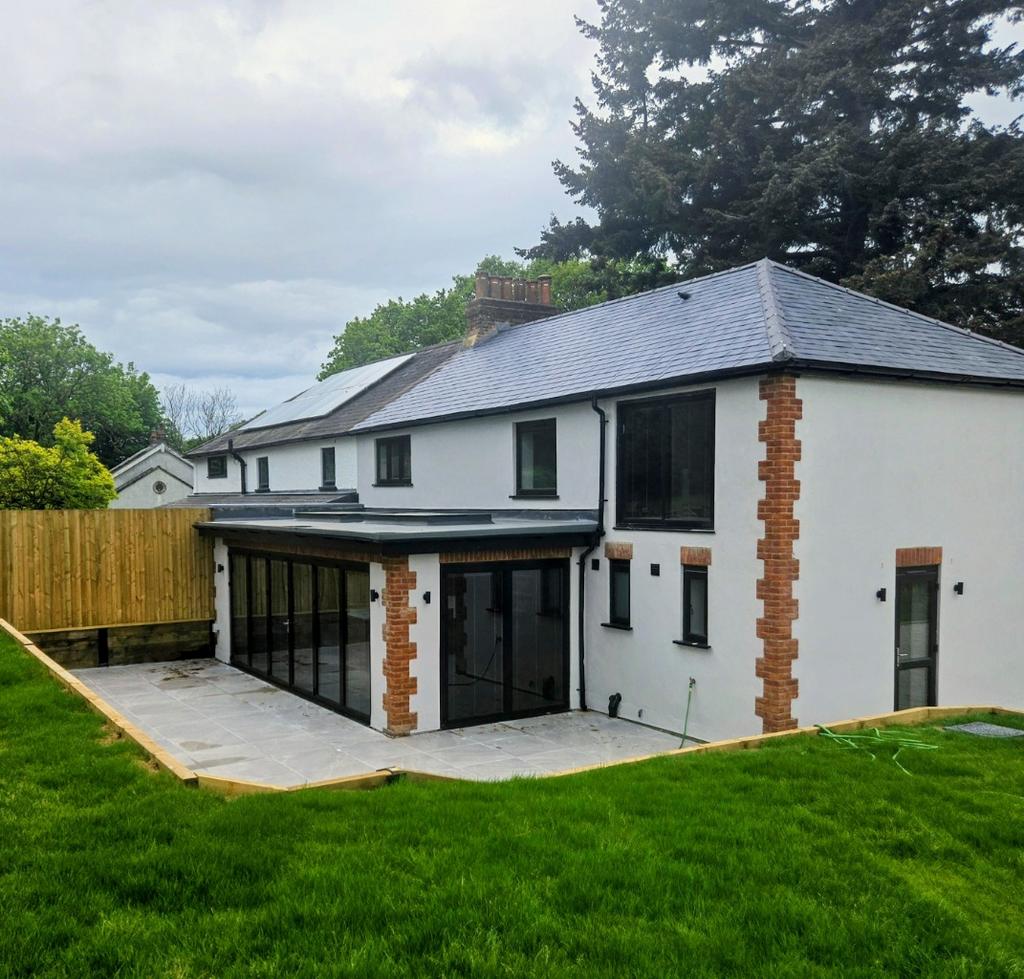 Detached house exterior, driveway, garage
