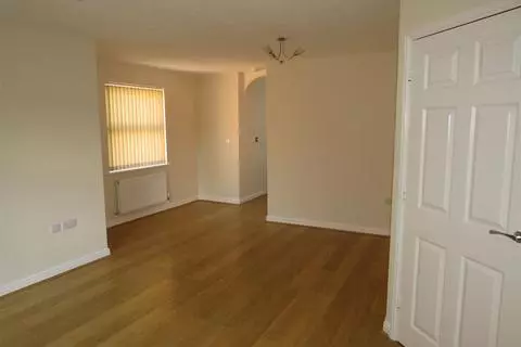 2 bedroom flat to rent - Mynd 2