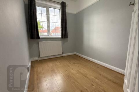 3 bedroom flat to rent, Barons Court, Church Lane, Kingsbury, NW9