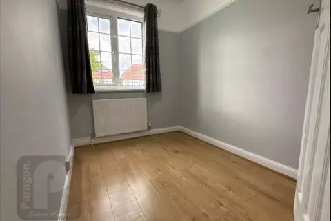 3 bedroom flat to rent - View 5
