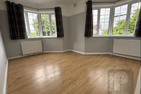 3 bedroom flat to rent, Barons Court, Church Lane, Kingsbury, NW9