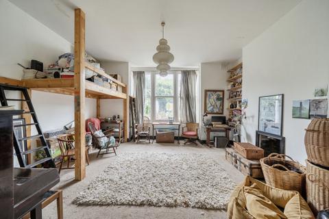 2 bedroom flat for sale, Shaftesbury Road, London, N19