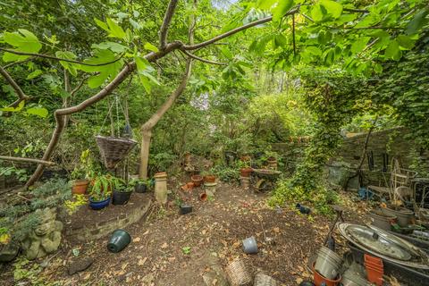 2 bedroom flat for sale, Shaftesbury Road, London, N19