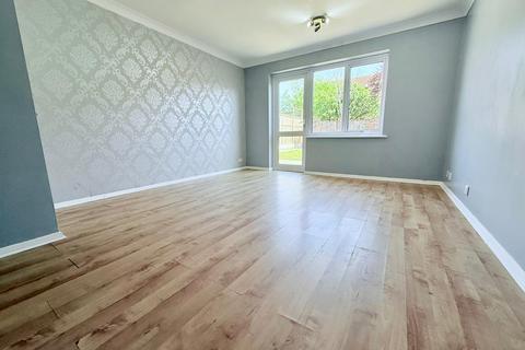 2 bedroom end of terrace house to rent, Roding Way, Wickford