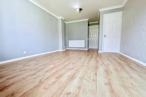 2 bedroom end of terrace house to rent, Roding Way, Wickford