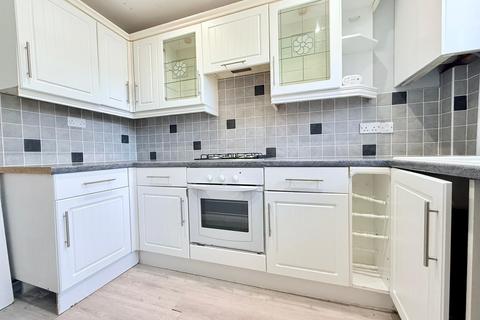 2 bedroom end of terrace house to rent, Roding Way, Wickford