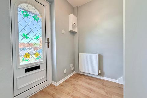 2 bedroom end of terrace house to rent, Roding Way, Wickford