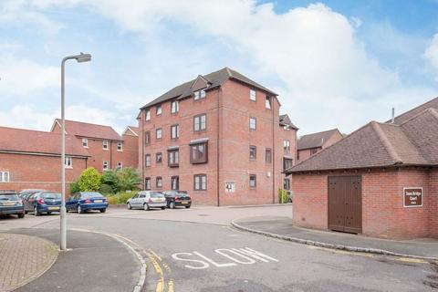 1 bedroom flat for sale, Town Bridge Court, Chesham, Buckinghamshire, HP5 1LN