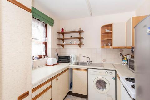 1 bedroom flat for sale, Town Bridge Court, Chesham, Buckinghamshire, HP5 1LN