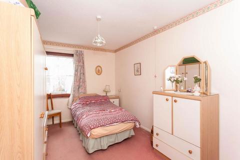 1 bedroom flat for sale, Town Bridge Court, Chesham, Buckinghamshire, HP5 1LN