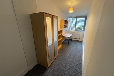 4 bedroom terraced house to rent, Hawthorne Avenue, Uplands, SA2