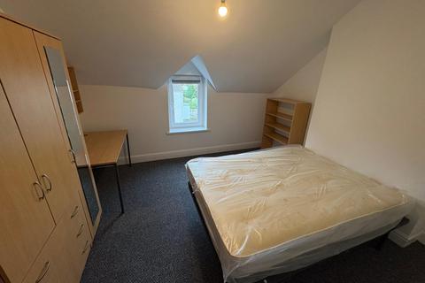 4 bedroom terraced house to rent, Hawthorne Avenue, Uplands, SA2