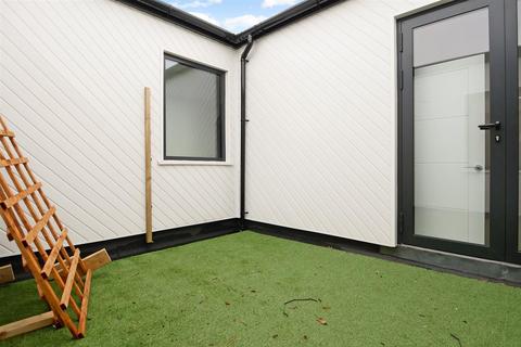 1 bedroom apartment to rent, Southgate, Chichester