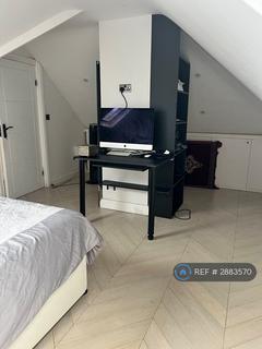 1 bedroom in a house share to rent, Albury Drive, Pinner, HA5
