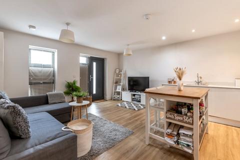 2 bedroom flat to rent, Orchard Place, Hampshire SO14