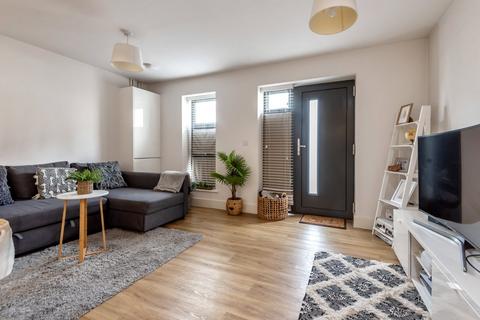 2 bedroom flat to rent, Orchard Place, Hampshire SO14