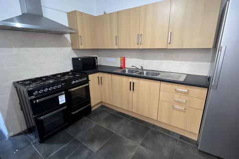3 bedroom terraced house to rent, Rhyddings Park Road, Brynmill, SA2