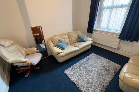 3 bedroom terraced house to rent, Rhyddings Park Road, Brynmill, SA2
