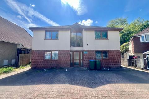 1 bedroom flat to rent, Sunningdale Gardens, Hampshire SO18