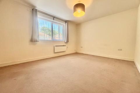 1 bedroom flat to rent, Sunningdale Gardens, Hampshire SO18