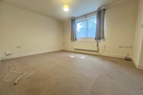 1 bedroom flat to rent, Sunningdale Gardens, Hampshire SO18