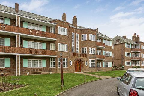 3 bedroom flat to rent, Roehampton Close, London SW15