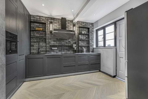 3 bedroom flat to rent, Roehampton Close, London SW15