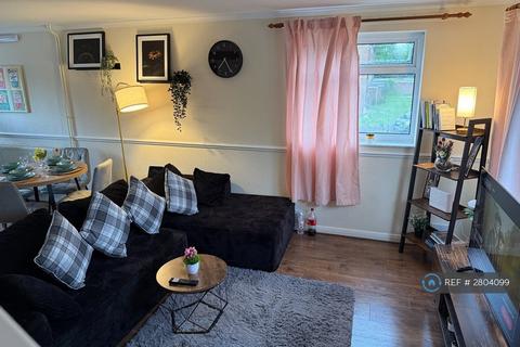 2 bedroom flat to rent, Liebenrood Road, Reading, RG30
