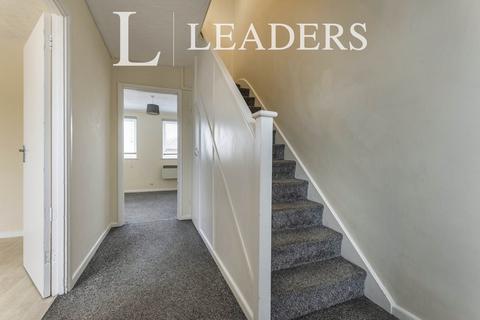 3 bedroom flat to rent, High Street, Stotfold, Hitchin, SG5