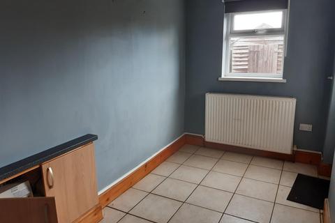 3 bedroom terraced house for sale, Paddock Road, Kirkburton, Huddersfield