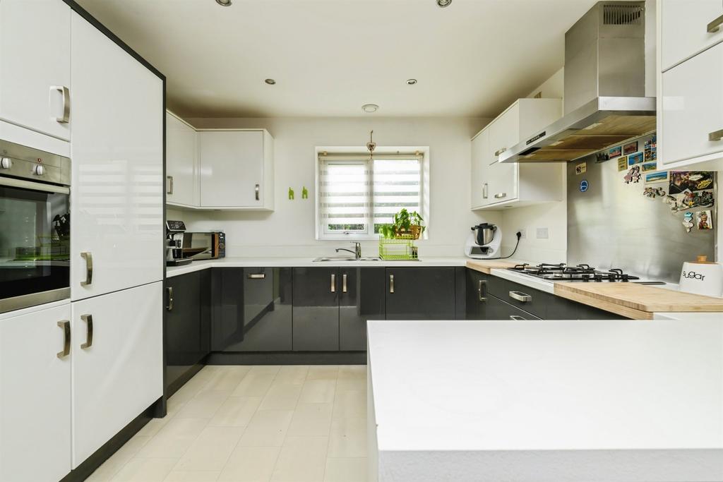 3 bedroom end of terrace house for sale