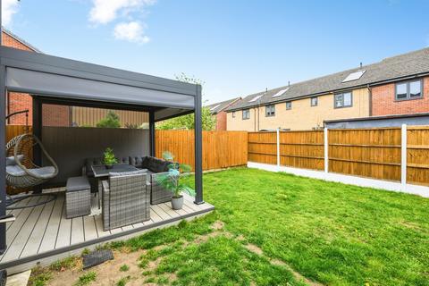 3 bedroom end of terrace house for sale, Hawksbill Way, PETERBOROUGH