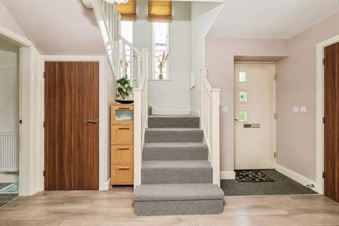 3 bedroom end of terrace house for sale, Hawksbill Way, PETERBOROUGH