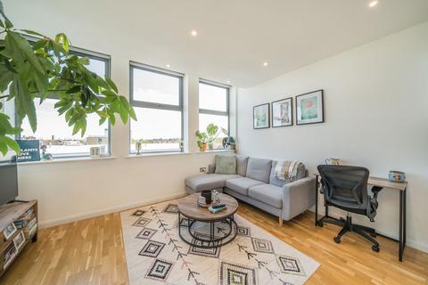 1 bedroom flat to rent, Streatham High Road, London SW16