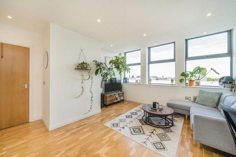 1 bedroom flat to rent, Streatham High Road, London SW16