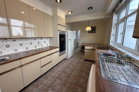 3 bedroom semi-detached house for sale, Shaftesbury Avenue, Harrow, HA3