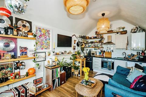 1 bedroom detached bungalow for sale, Tennyson Road, Worthing