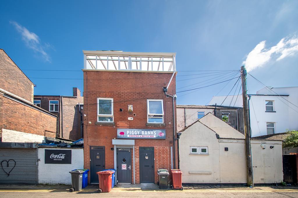 3 bedroom flat for sale