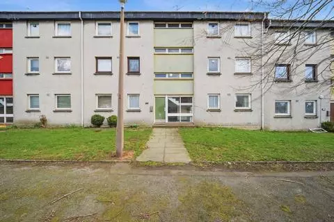 1 bedroom ground floor flat for sale