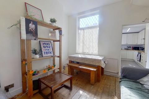 4 bedroom terraced house to rent, Tudor Grove, Nottingham, Nottinghamshire, NG1