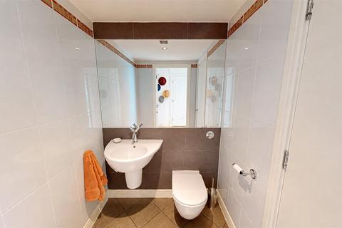 2 bedroom penthouse for sale, 51 Whitworth Street West M1