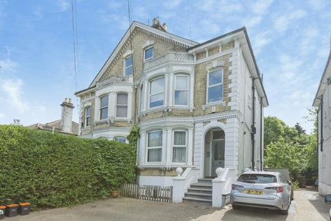 4 bedroom flat for sale, Upper Grosvenor Road, Tunbridge Wells, Kent, TN1