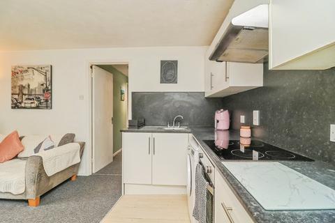 1 bedroom flat for sale, Tenterden Crescent, Kents Hill, Milton Keynes, Buckinghamshire, MK7